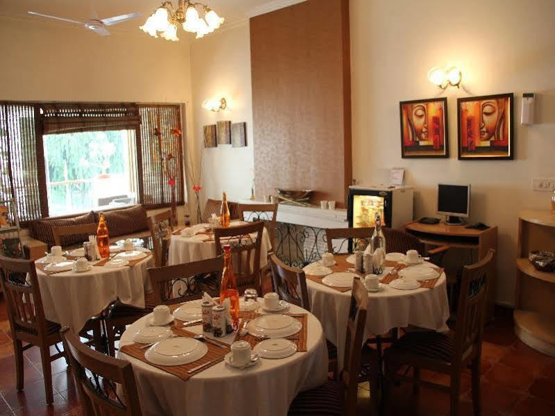 Ahuja Residency Golf Links Hotel New Delhi Exterior foto