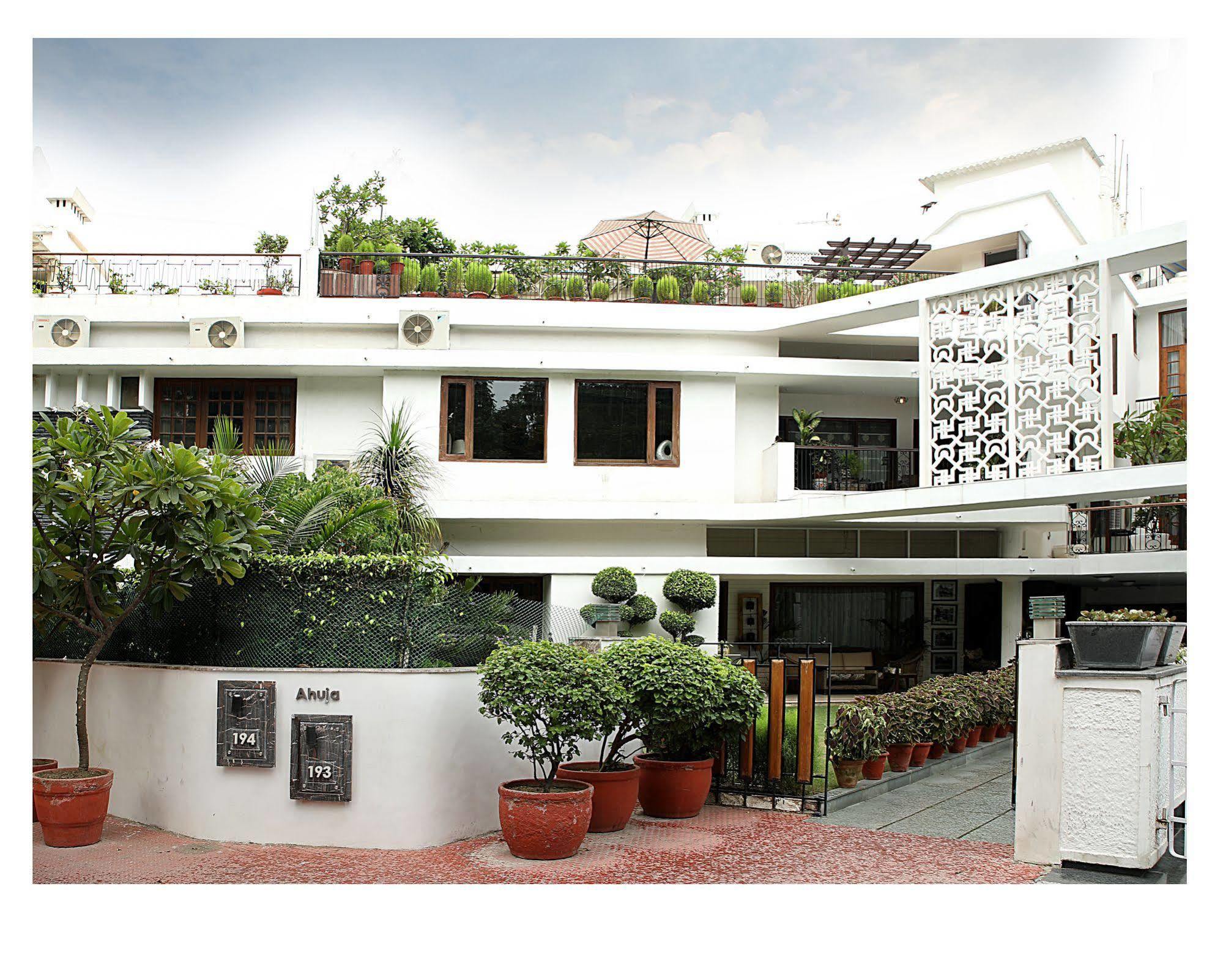 Ahuja Residency Golf Links Hotel New Delhi Exterior foto