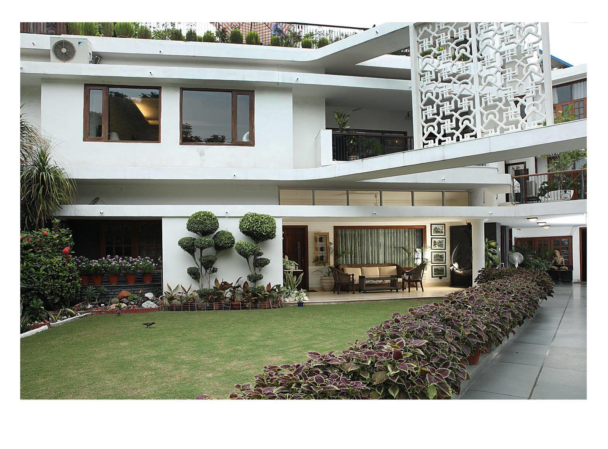 Ahuja Residency Golf Links Hotel New Delhi Exterior foto