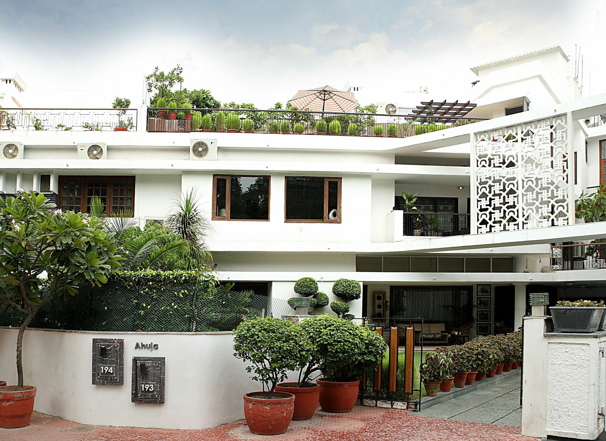 Ahuja Residency Golf Links Hotel New Delhi Exterior foto