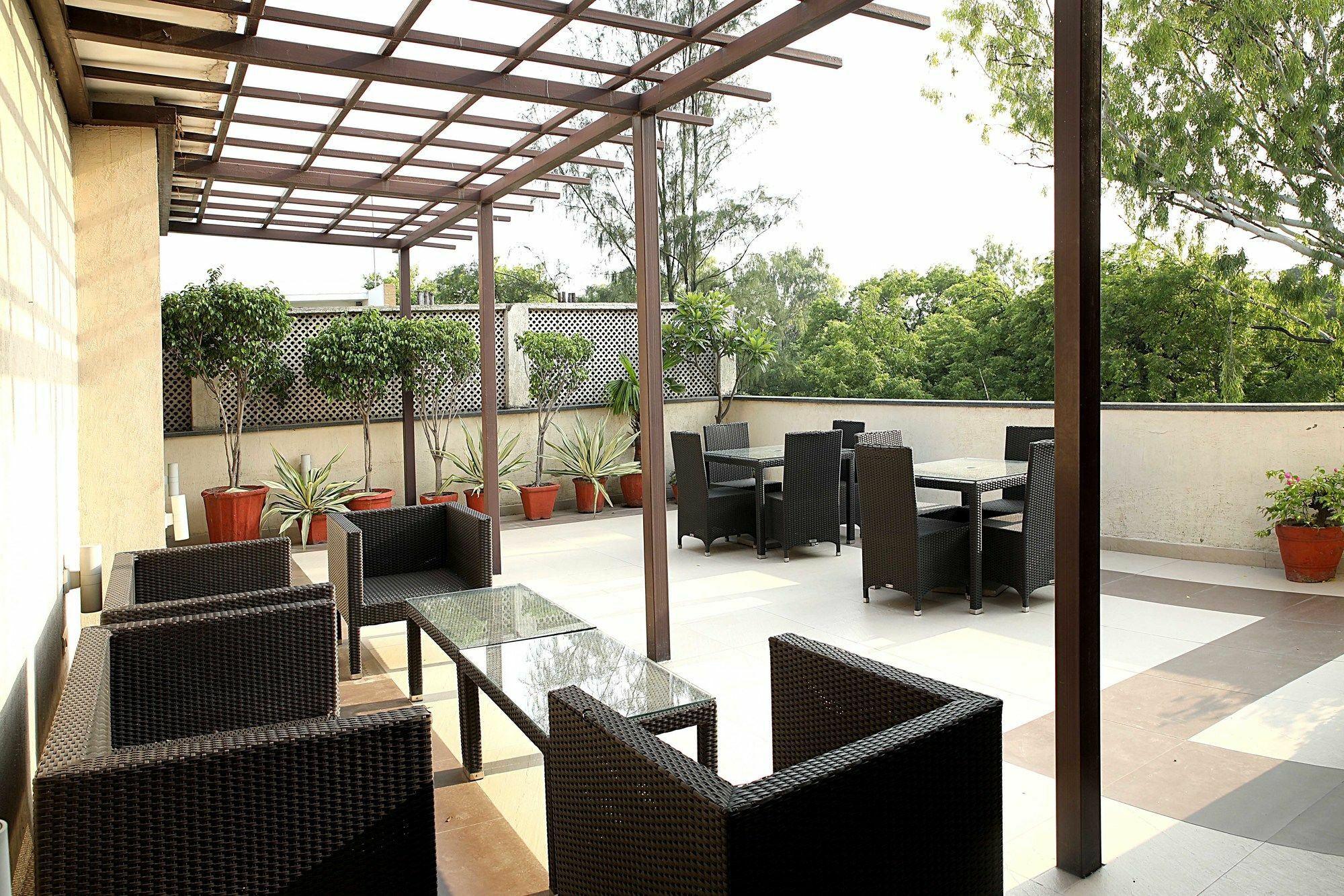 Ahuja Residency Golf Links Hotel New Delhi Exterior foto
